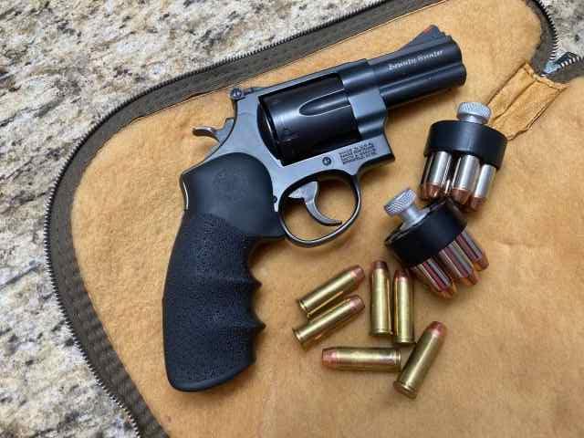 Rare Smith and Wesson Bounty Hunter 44 magnum 
