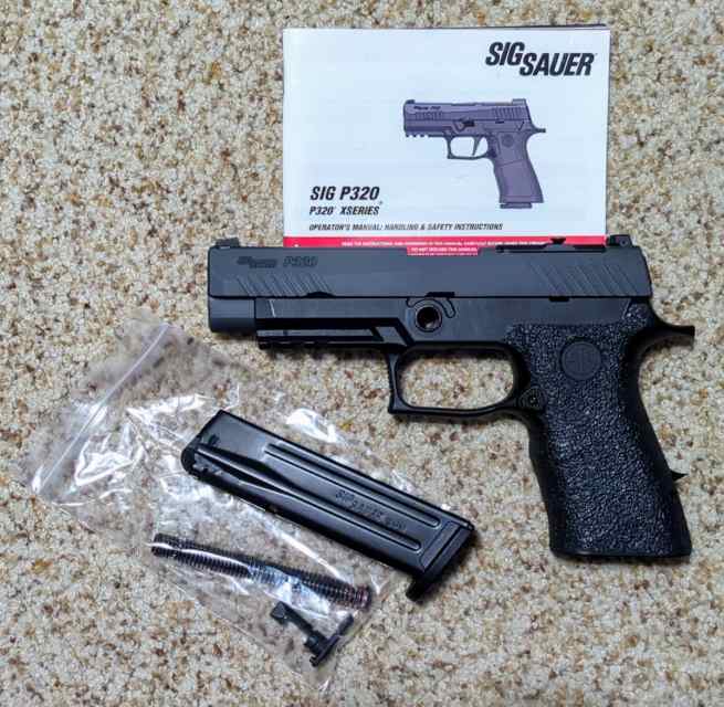 4 Different Sig Sauer P320 9MM w/ Extras!