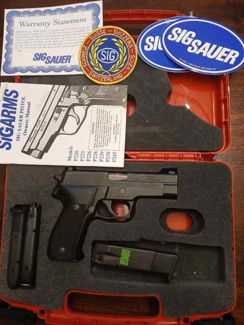 SIG SAUER P226 9MM LUGER WITH CASE