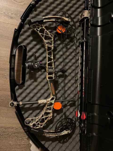(3) Mathews bows V3 VXR monster chill