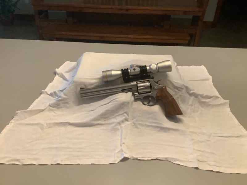 Smith and Wesson 629 -5 DX