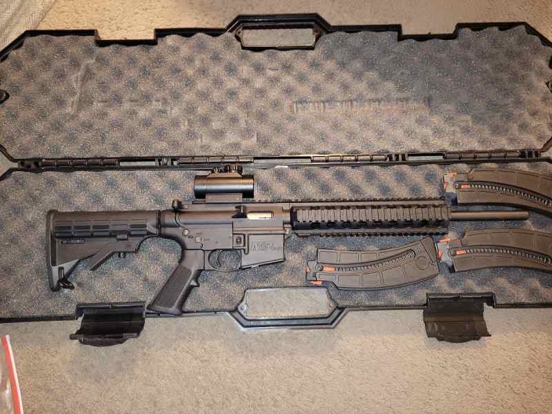 Smith &amp; Wesson M&amp;P 15-22 w/ Mags and Case