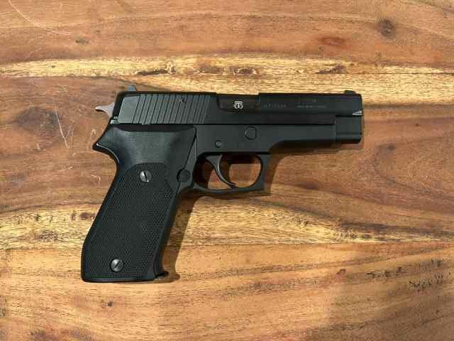 Sig P220