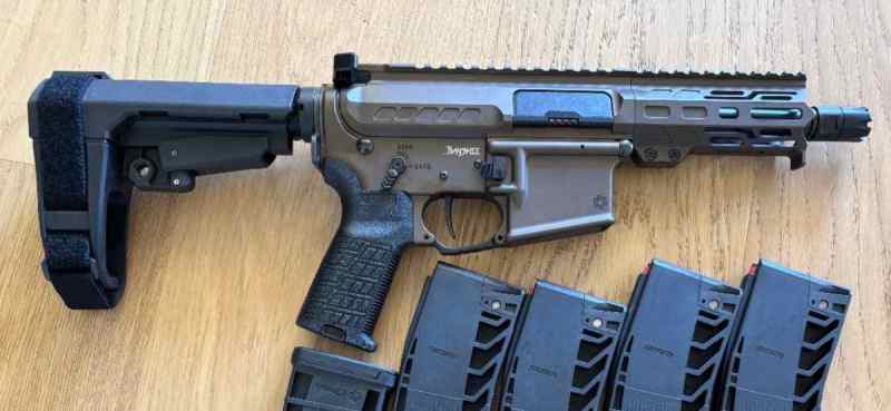 CMMG FE Banshee 9mm PCC w/ 5 mags