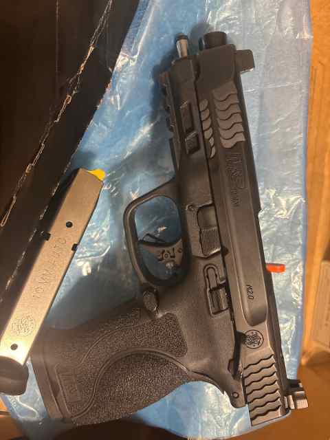 Brand new in box M&amp;p 2.0 10mm