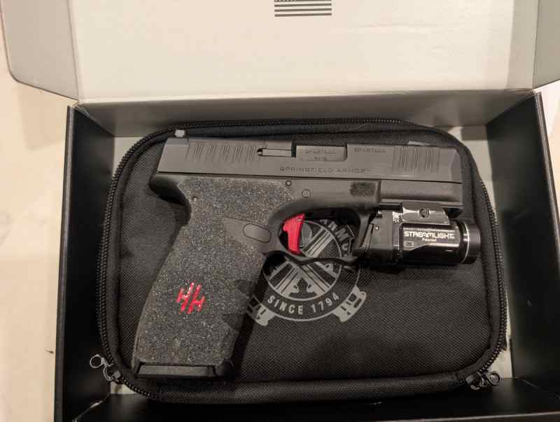 Hellcat Pro Comp with light and holster