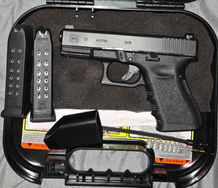 Glock 19 with night sights