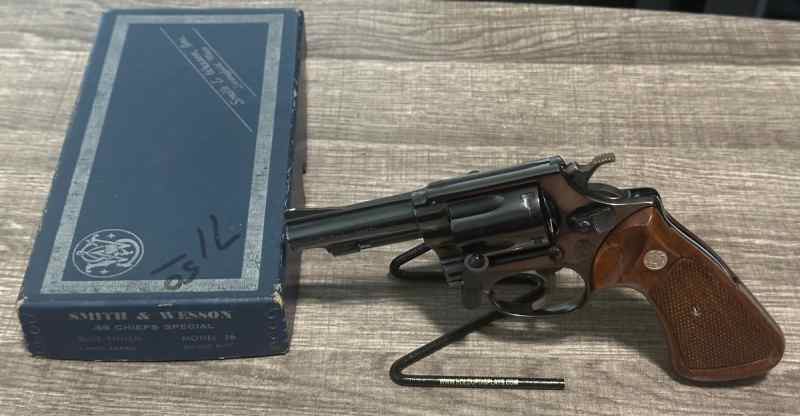 S&amp;W Model 36 no dash w/original box (1964/5)